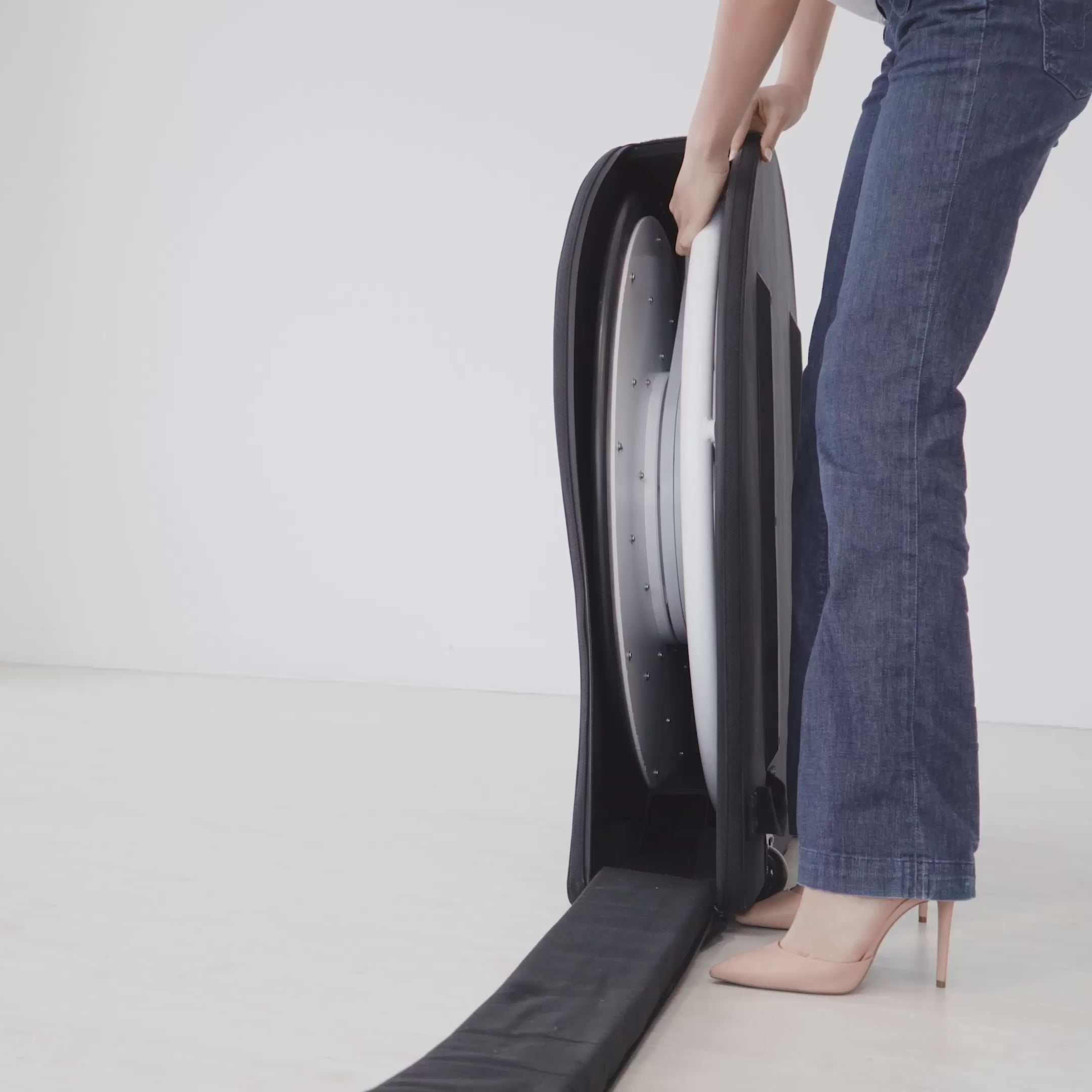 tortilla 360 photo booth platform unpacking from carrying case